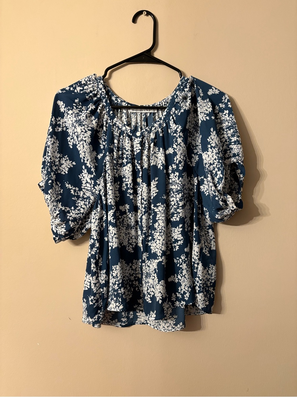 Blue Floral Puff-Sleeve Blouse